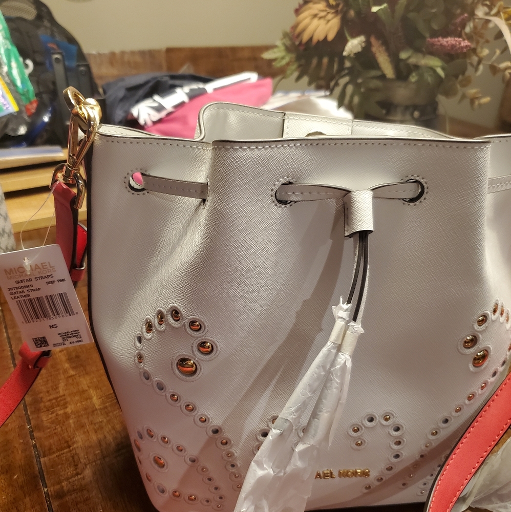 MK OPTIC WHITE BUCKETT BAG